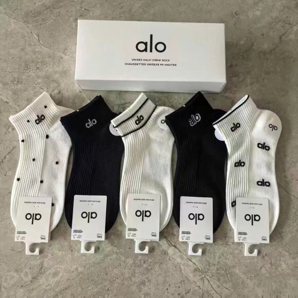 A47- New ALO Yoga Women's Monochrome Mixed Design Ankle Socks 5-Pack
